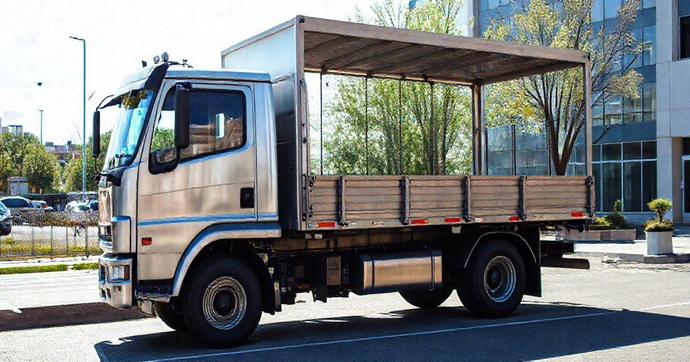 Caminhão Plataforma à Venda: Encontre o Modelo Ideal para Suas Necessidades